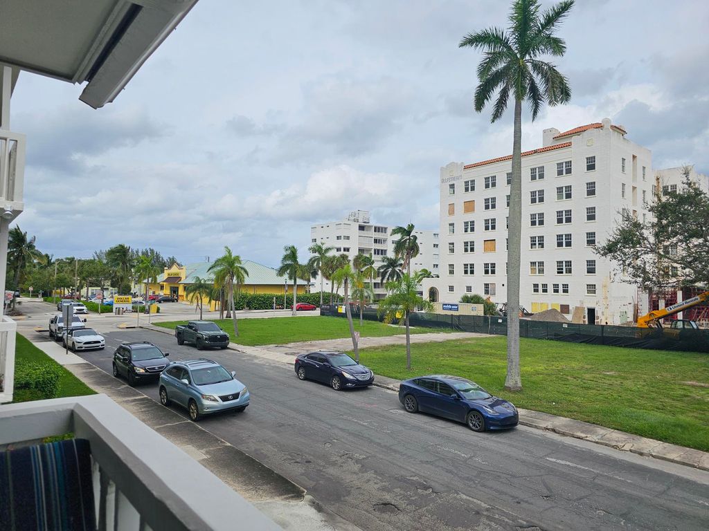 Photo of 17 S Lakeside Drive #4, Lake Worth Beach, FL 33460 (MLS # B26032513)