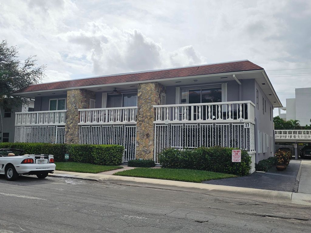 Photo of 17 S Lakeside Drive #4, Lake Worth Beach, FL 33460 (MLS # B26032513)