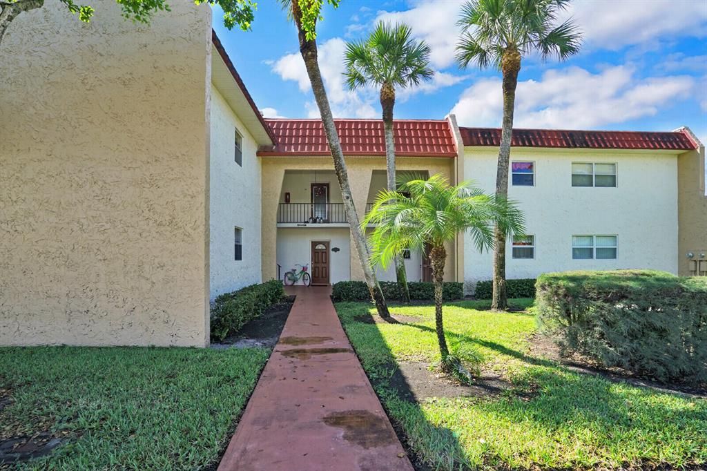 Photo of 128 Lake Evelyn Drive, West Palm Beach, FL 33411 (MLS # R10750206)