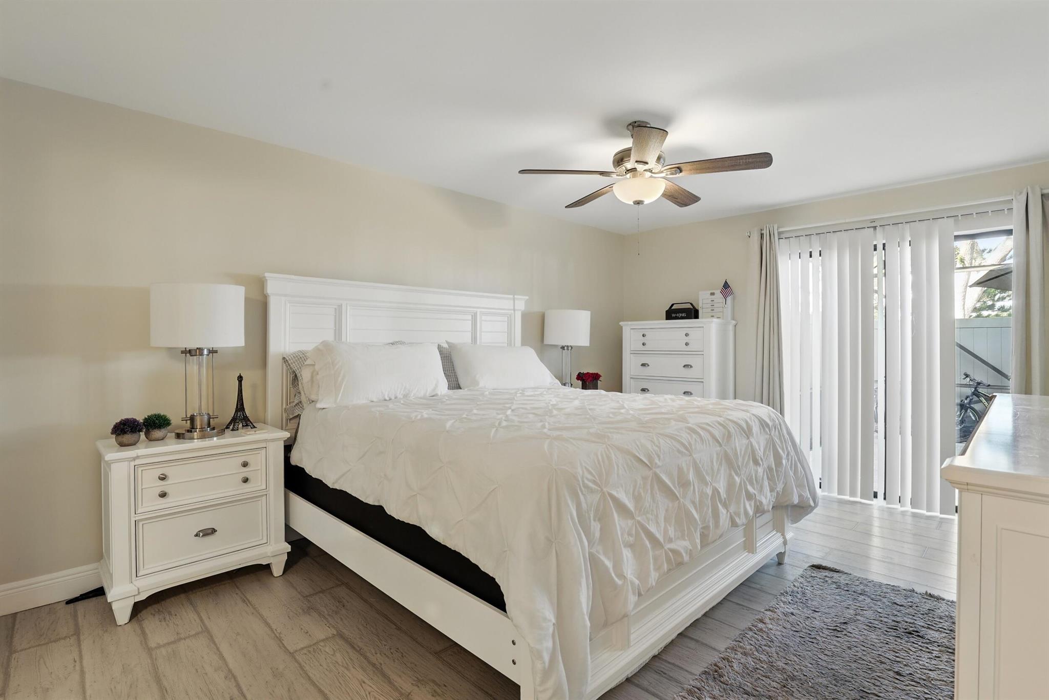 LAKESIDE GREEN PL 5 - Residential