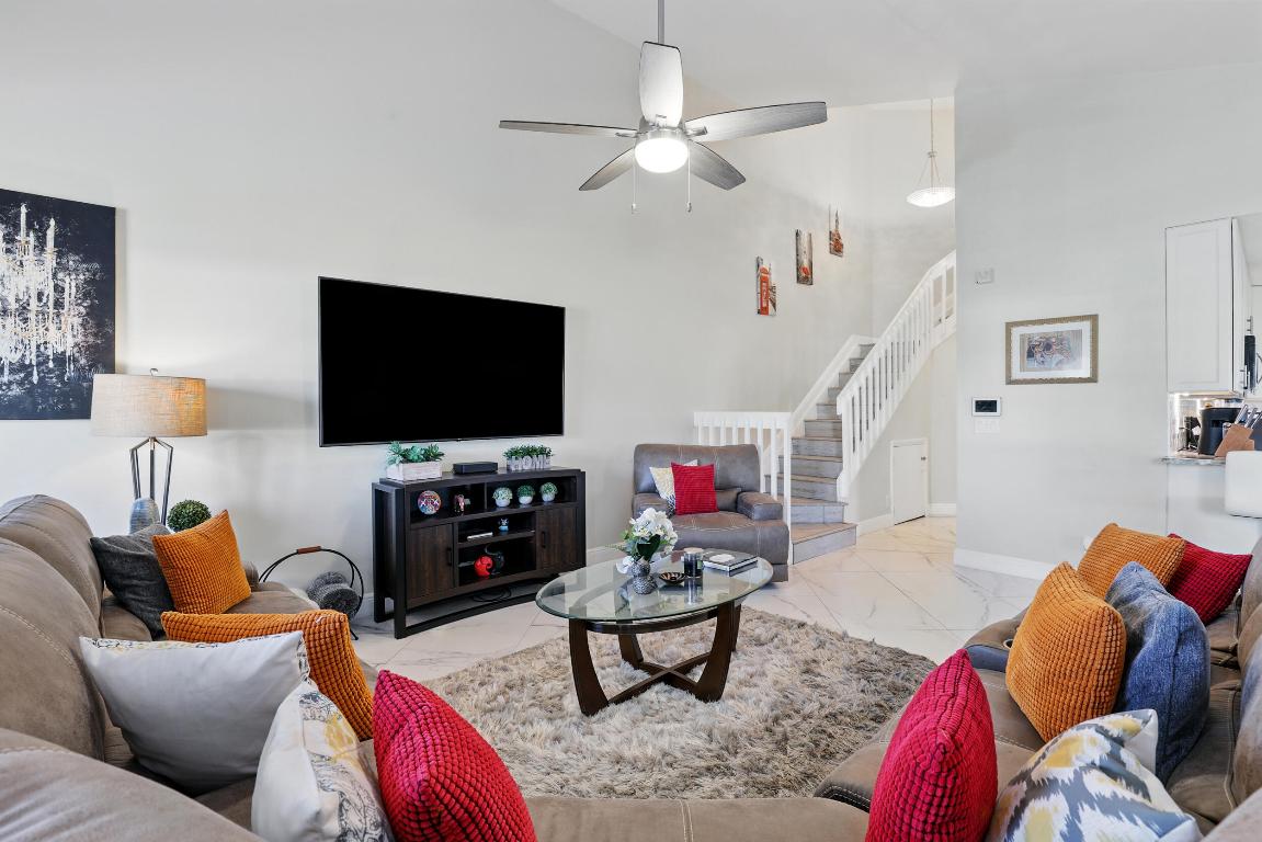 LAKESIDE GREEN PL 5 - Residential