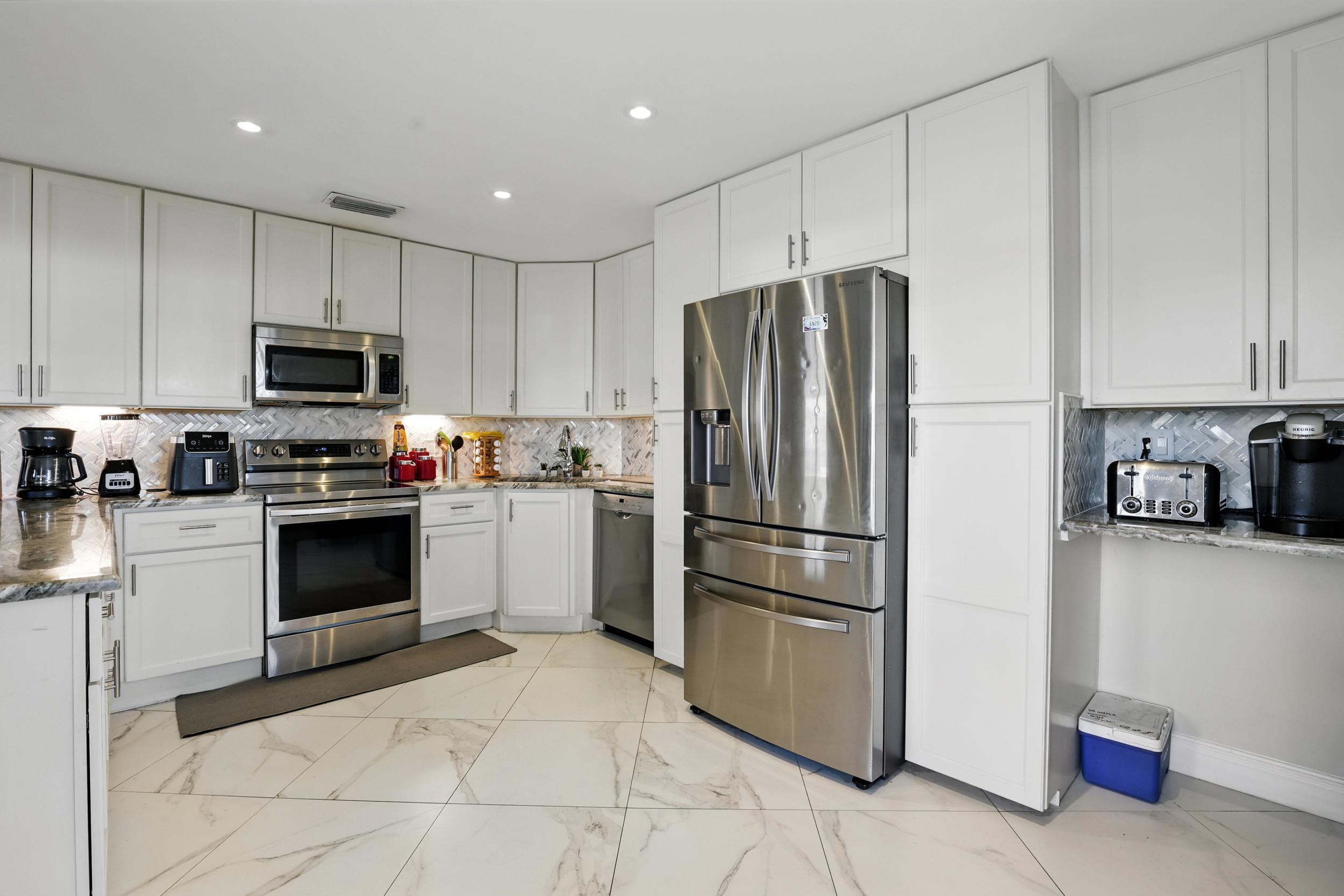 LAKESIDE GREEN PL 5 - Residential