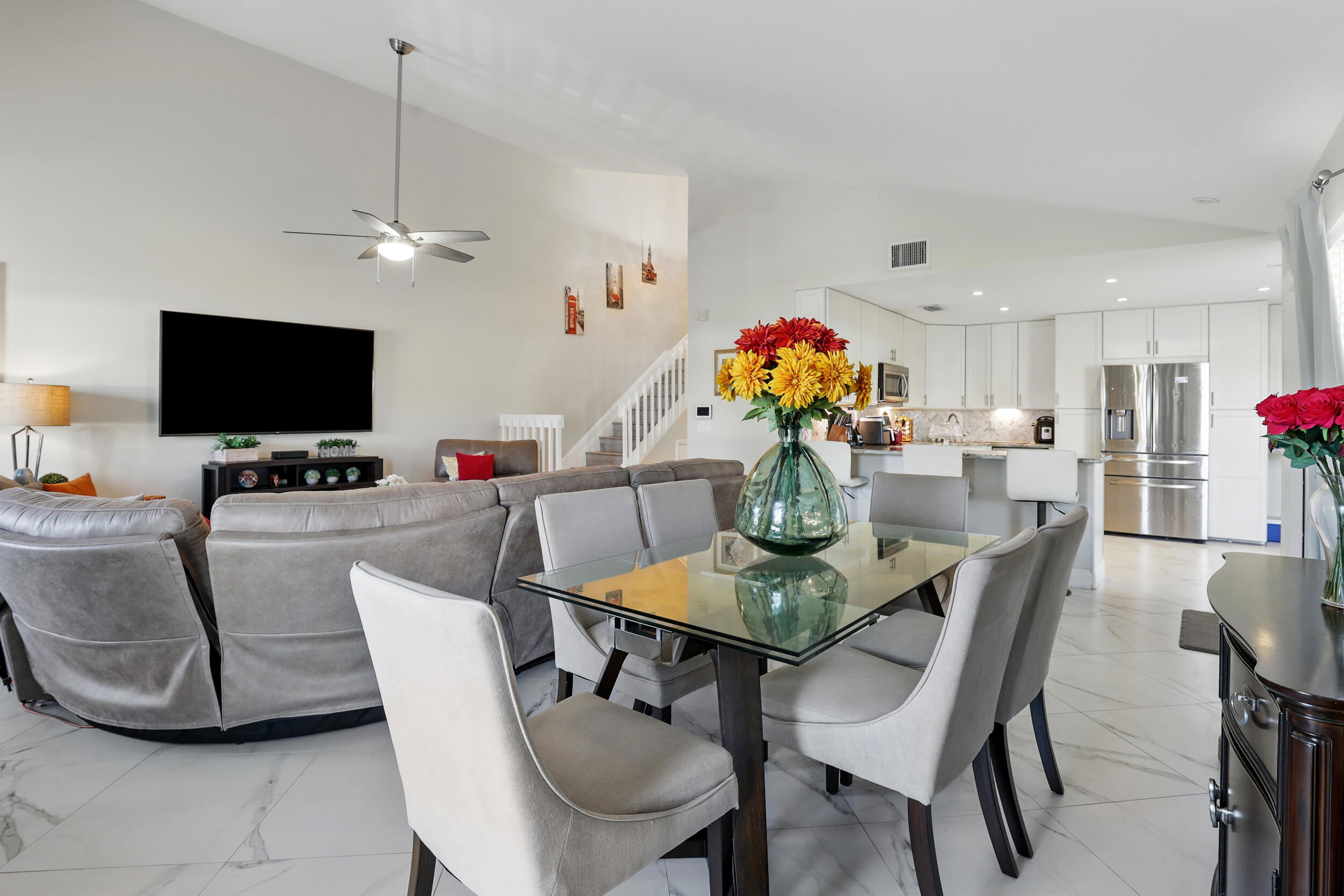 LAKESIDE GREEN PL 5 - Residential