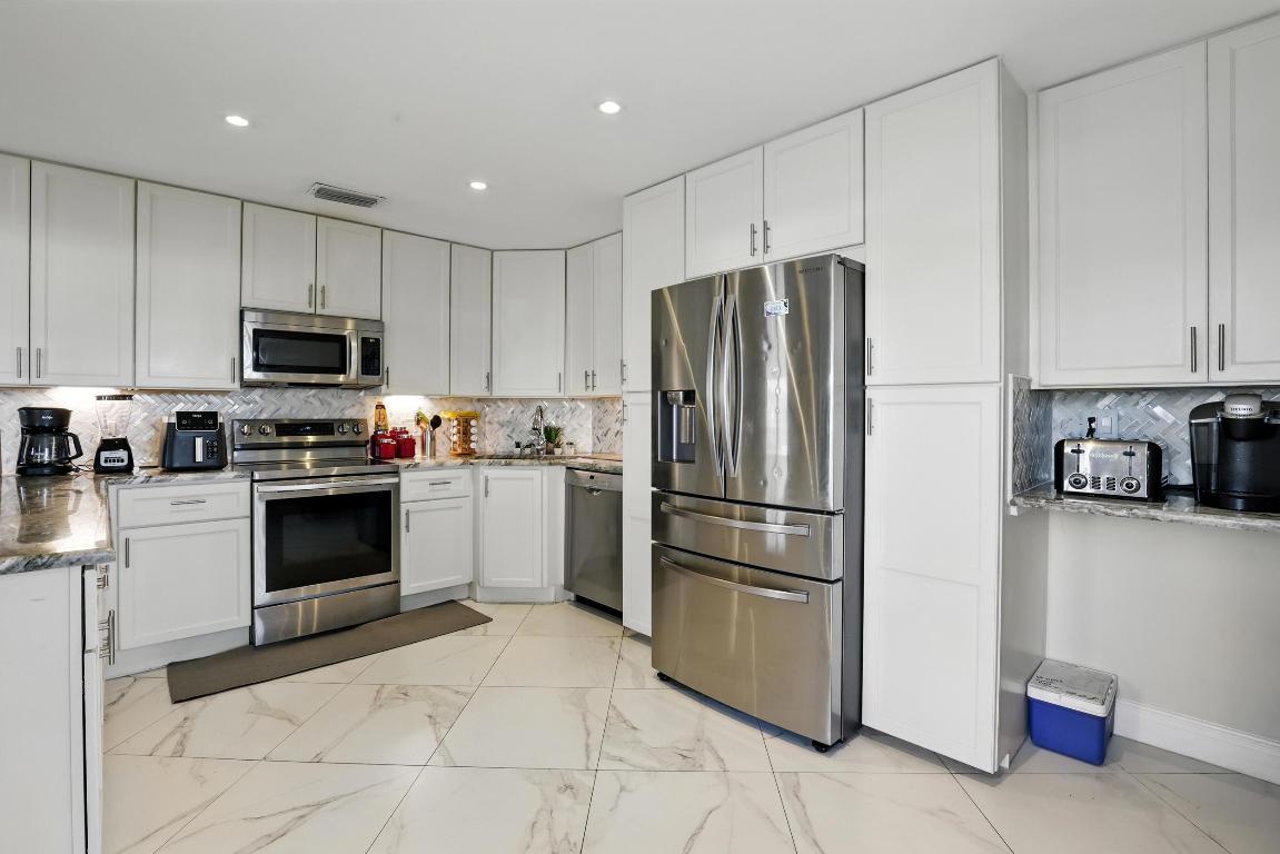 LAKESIDE GREEN PL 5 - Residential