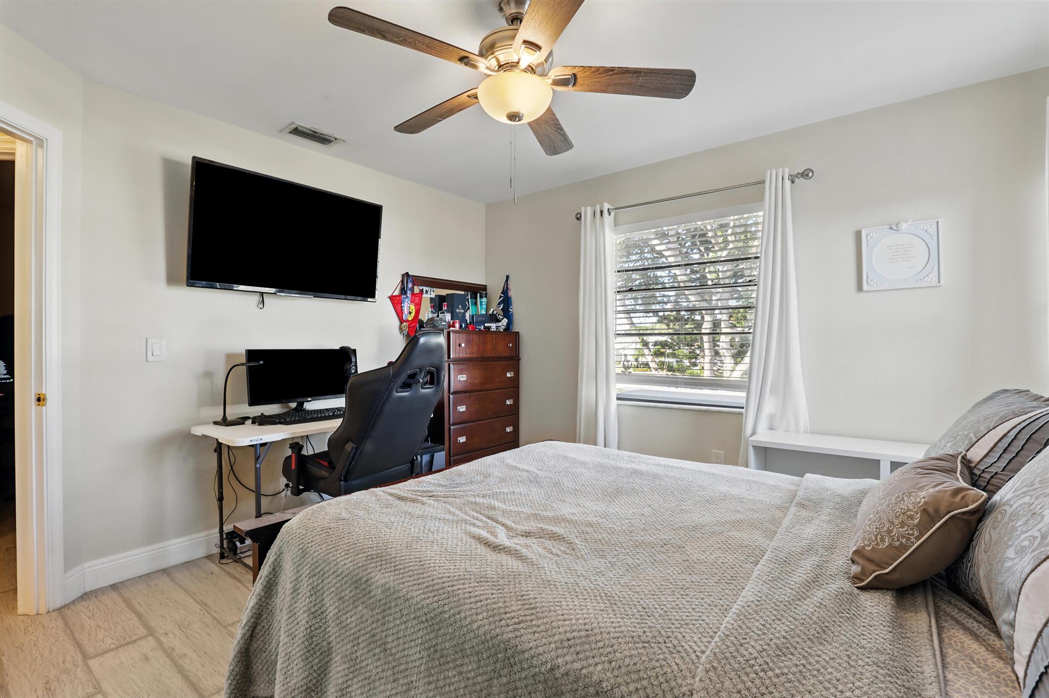 LAKESIDE GREEN PL 5 - Residential