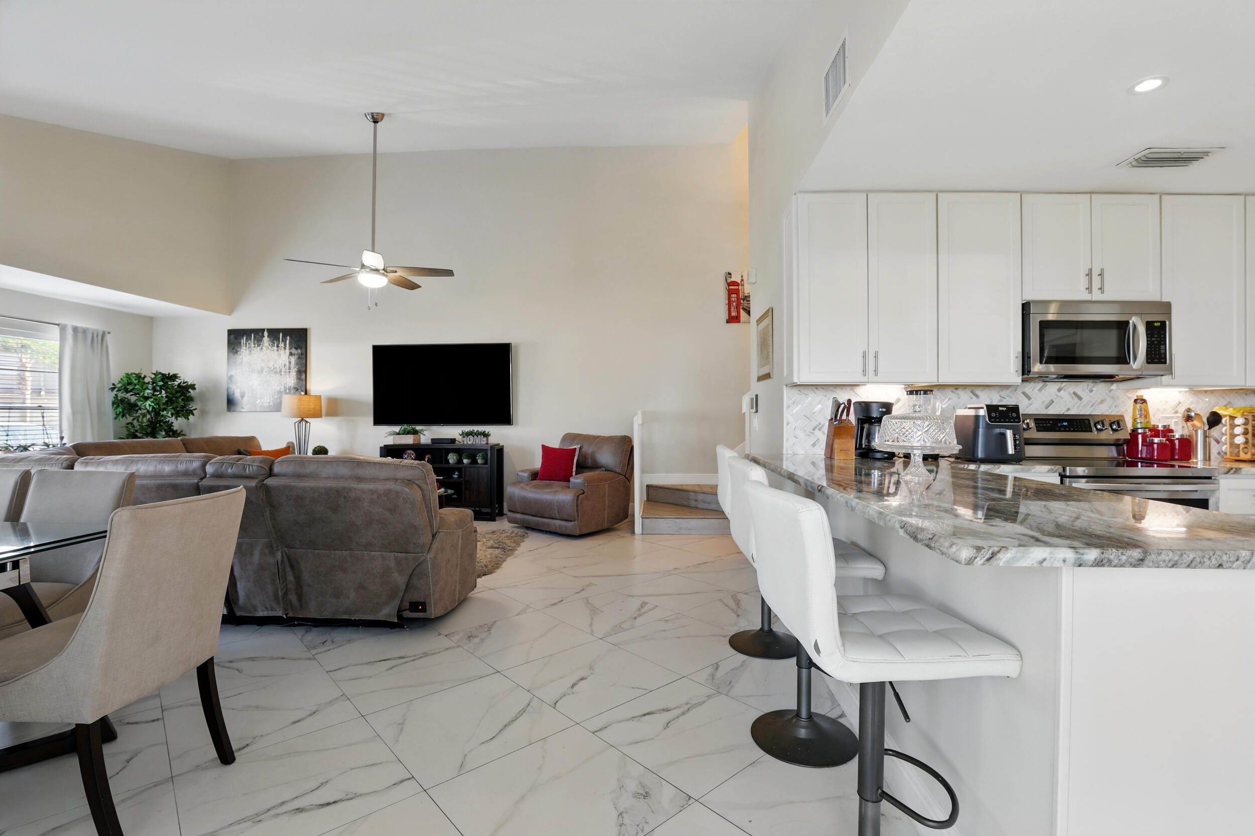 LAKESIDE GREEN PL 5 - Residential