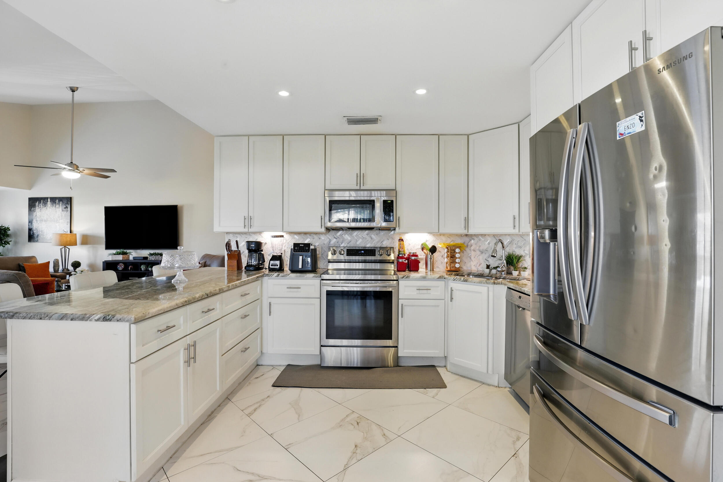 LAKESIDE GREEN PL 5 - Residential