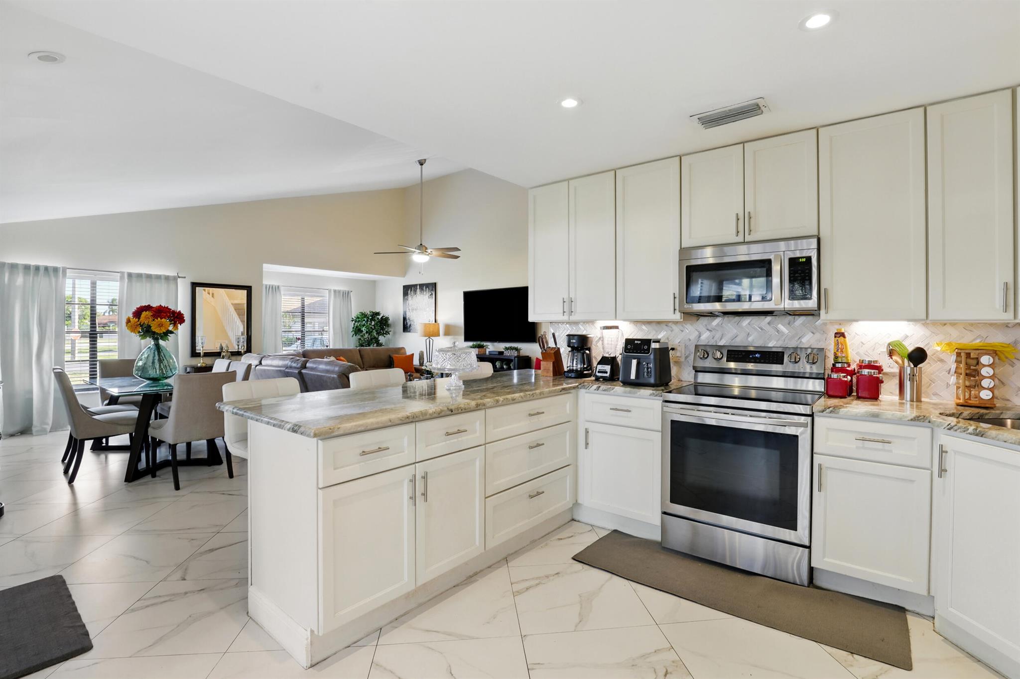 LAKESIDE GREEN PL 5 - Residential