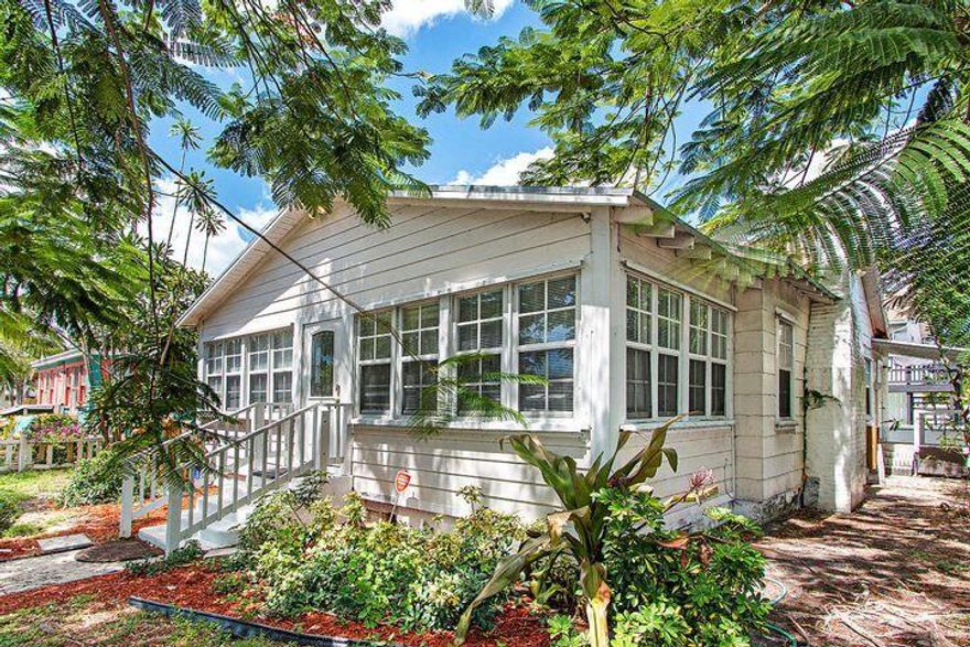 Beautiful 3 Bedroom, 2 Bathroom Single-Family Home in Lake Worth Beach - No HOA!Welcome to this charming and spacious single-family home located in the heart of Lake Worth Beach, FL. Offering a comfortable layout with 3 bedrooms and 2 bathrooms, this home provides the perfect blend of convenience, privacy, and coastal lifestyle.Property Highlights:No HOA - enjoy the freedom and flexibility you wantEasy & fast application process - move in quicklyBright and open living spacesWell-appointed kitchenPrivate yard perfect for relaxing or entertainingDriveway parkingPrime Location in Lake Worth Beach:This home is ideally situated close to everything the city has to offer!