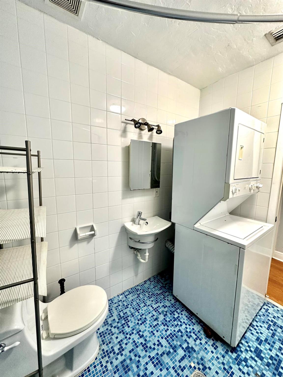 LAKE WORTH TOWN OF - Residential Lease