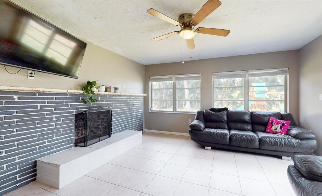 Photo of 412 Willows Avenue, Port Saint Lucie, FL 34952 (MLS # R10980570)