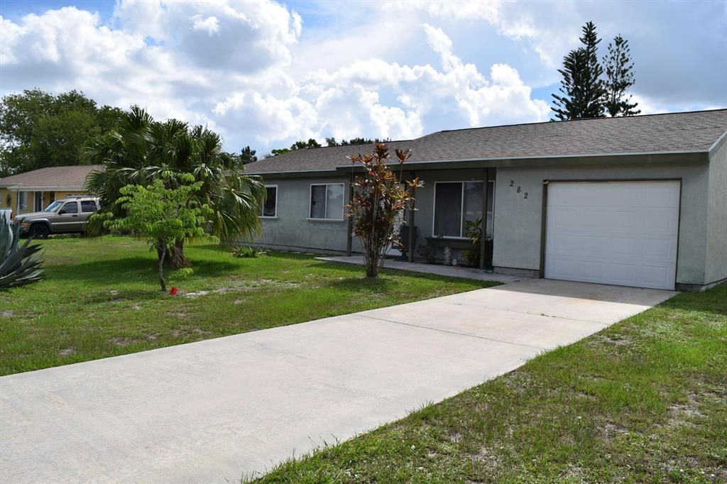 Photo of 282 SW Bridgeport Drive Dr, Port Saint Lucie, FL 34953 (MLS # R10813561)