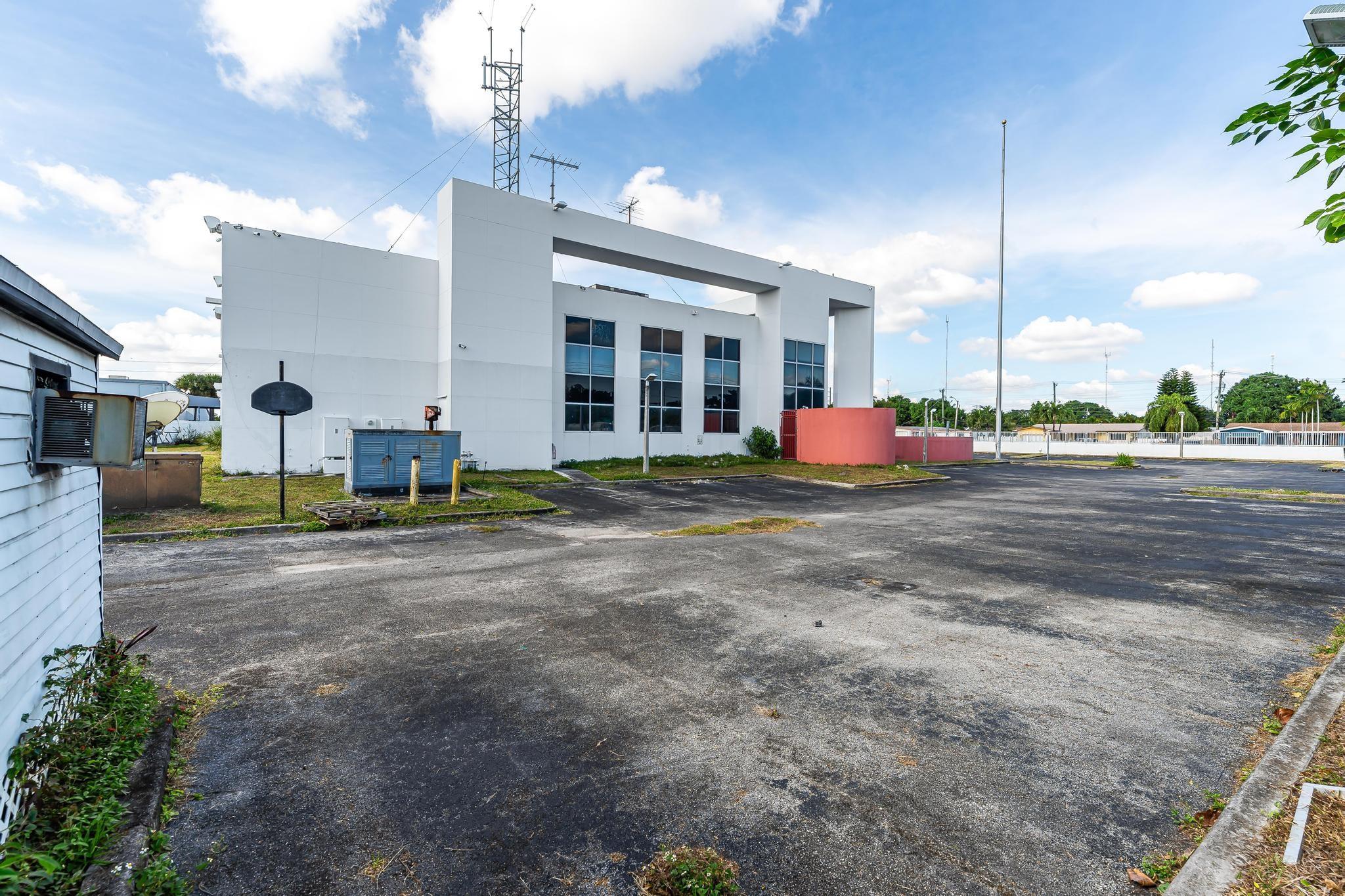 194 NW 187th St