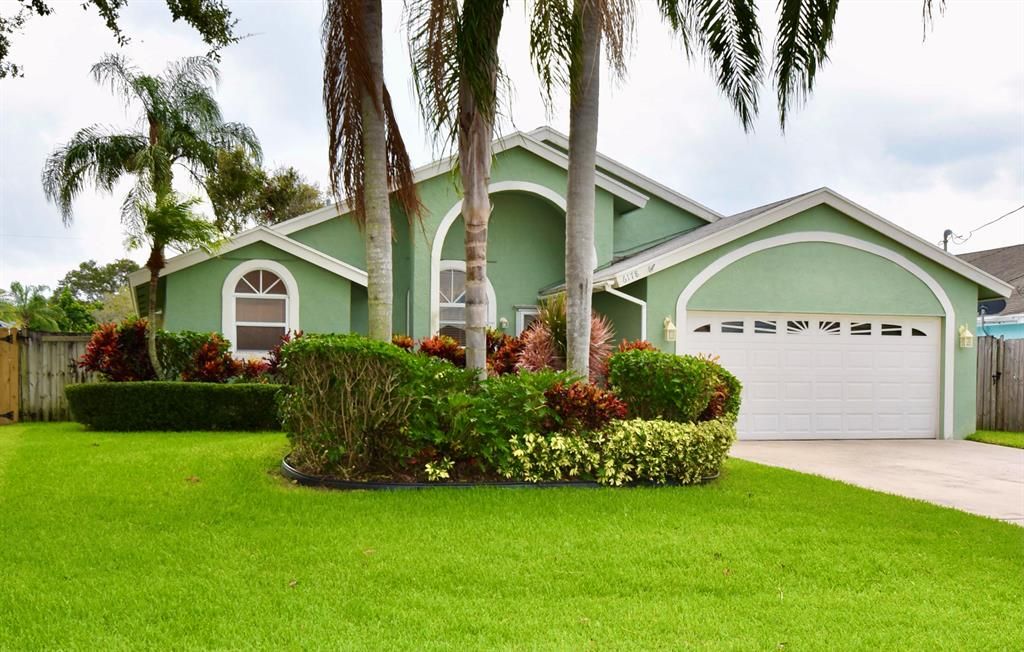 Photo of 6178 Garrett Street, Jupiter, FL 33458 (MLS # R10735015)