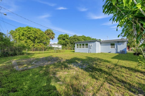Tiny photo for 3040 NW 8TH Place, Fort Lauderdale, FL 33311 (MLS # B26089160)