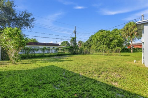Tiny photo for 3040 NW 8TH Place, Fort Lauderdale, FL 33311 (MLS # B26089160)