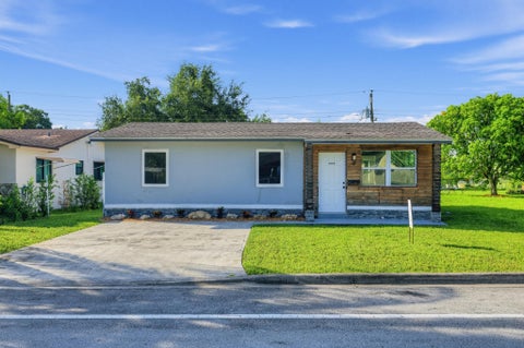 Photo of 3040 NW 8TH Place, Fort Lauderdale, FL 33311 (MLS # B26089160)