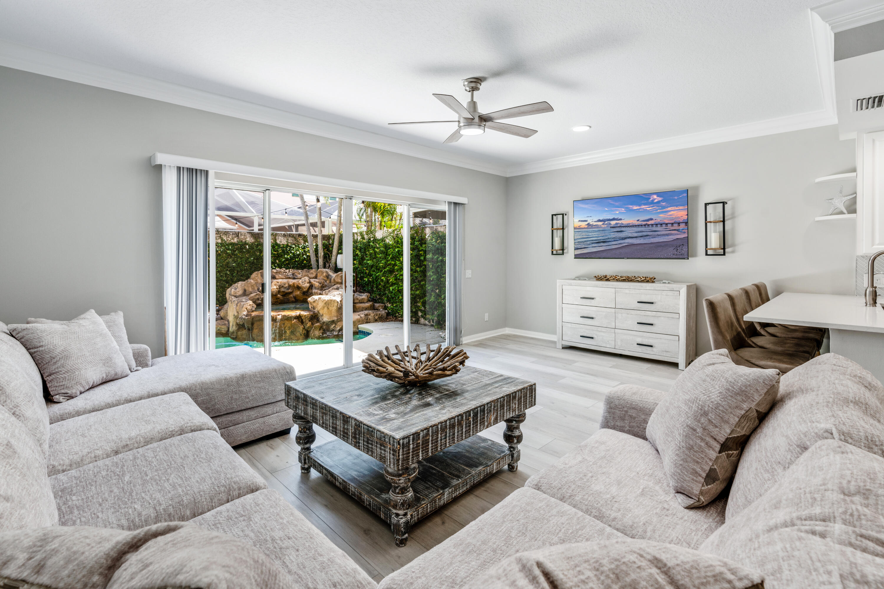 TEQUESTA OAKS - Residential Lease