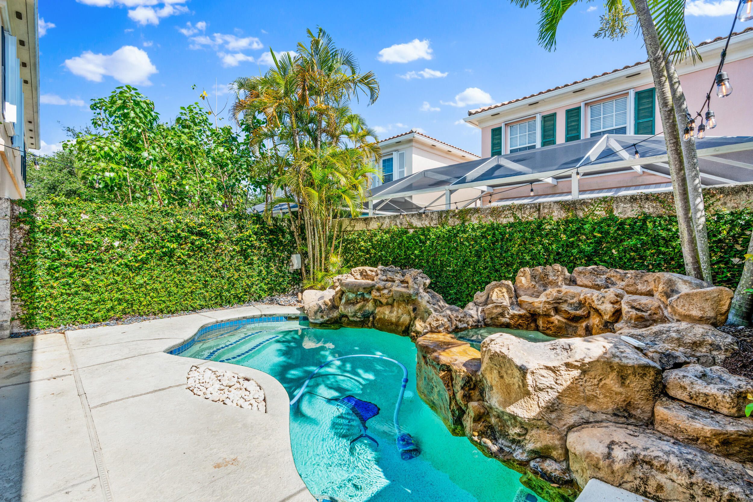 TEQUESTA OAKS - Residential Lease