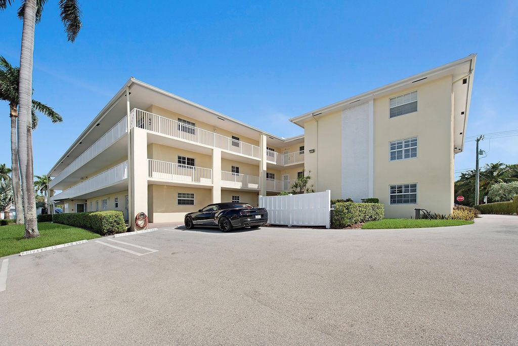 DELHAVEN CONDO - Residential Lease