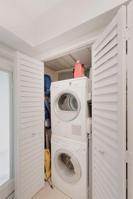 DELHAVEN CONDO - Residential Lease