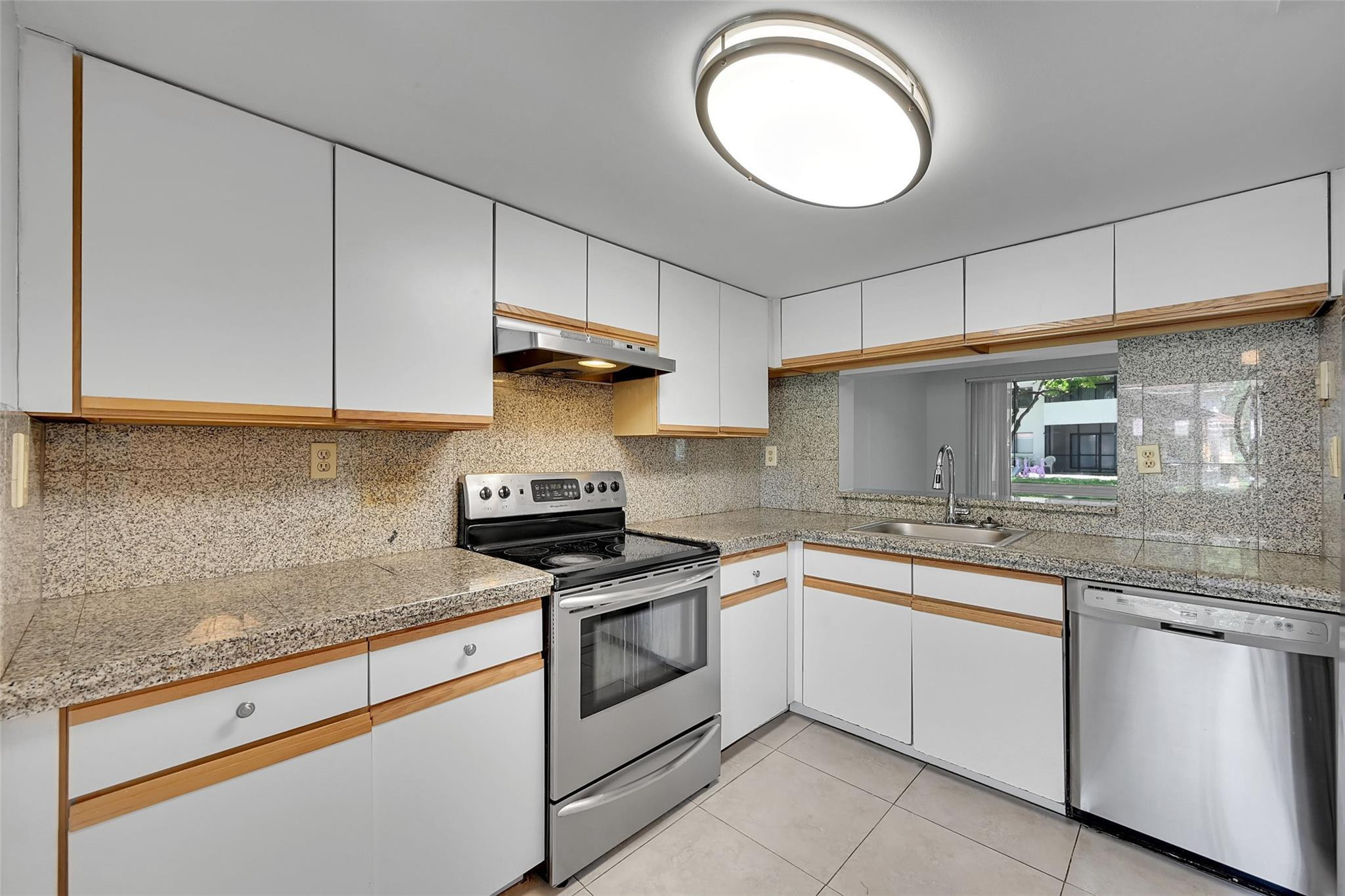 THE COLONNADES CONDO - Residential