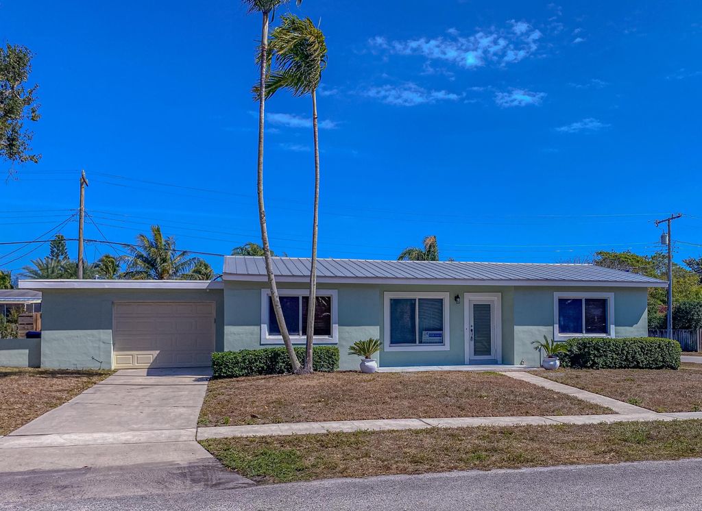 Photo of 1402 Lee Court, Lake Worth, FL 33461 (MLS # F10556777)