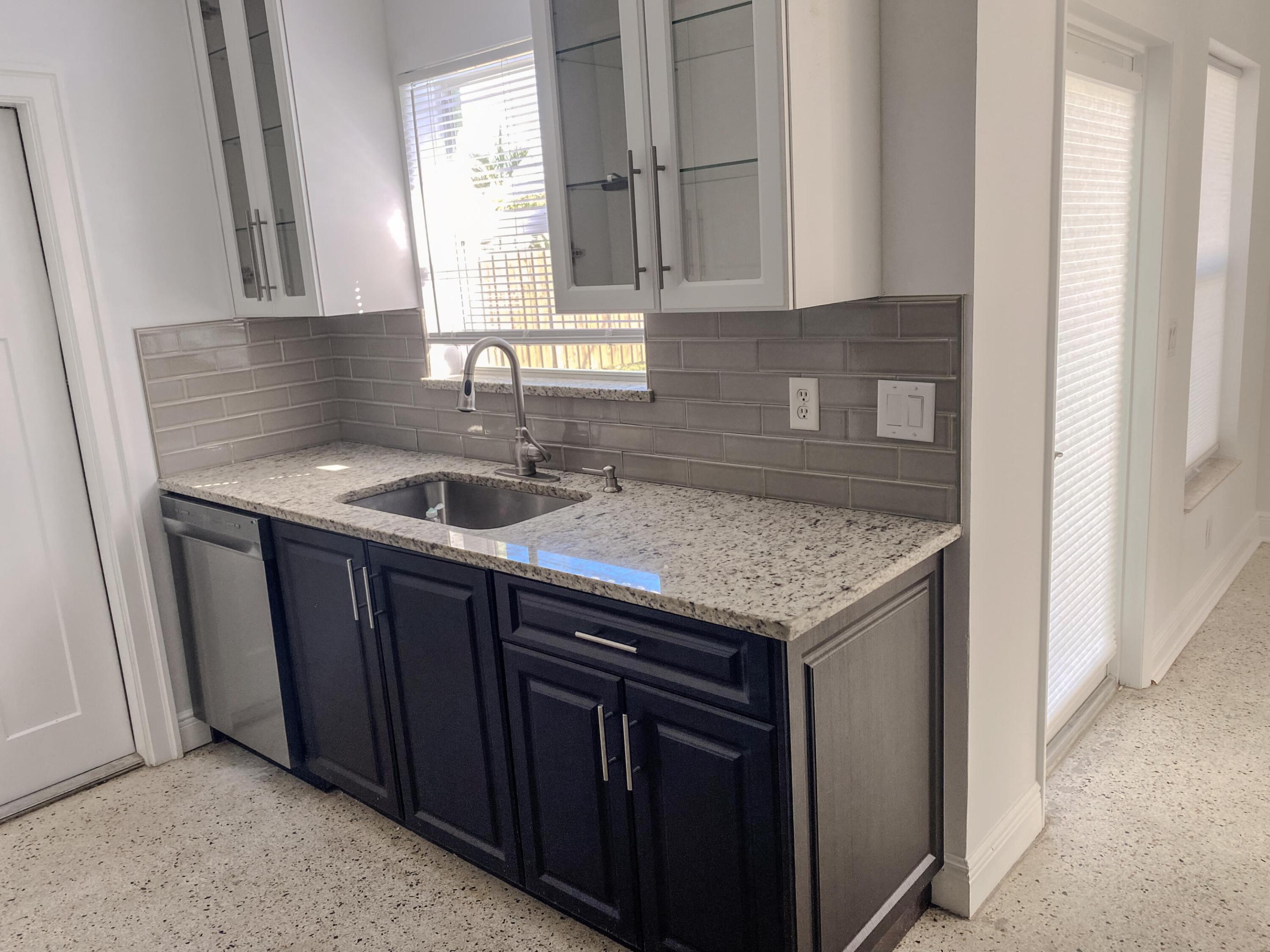 LAKE OSBORNE ESTATES 5 - Residential