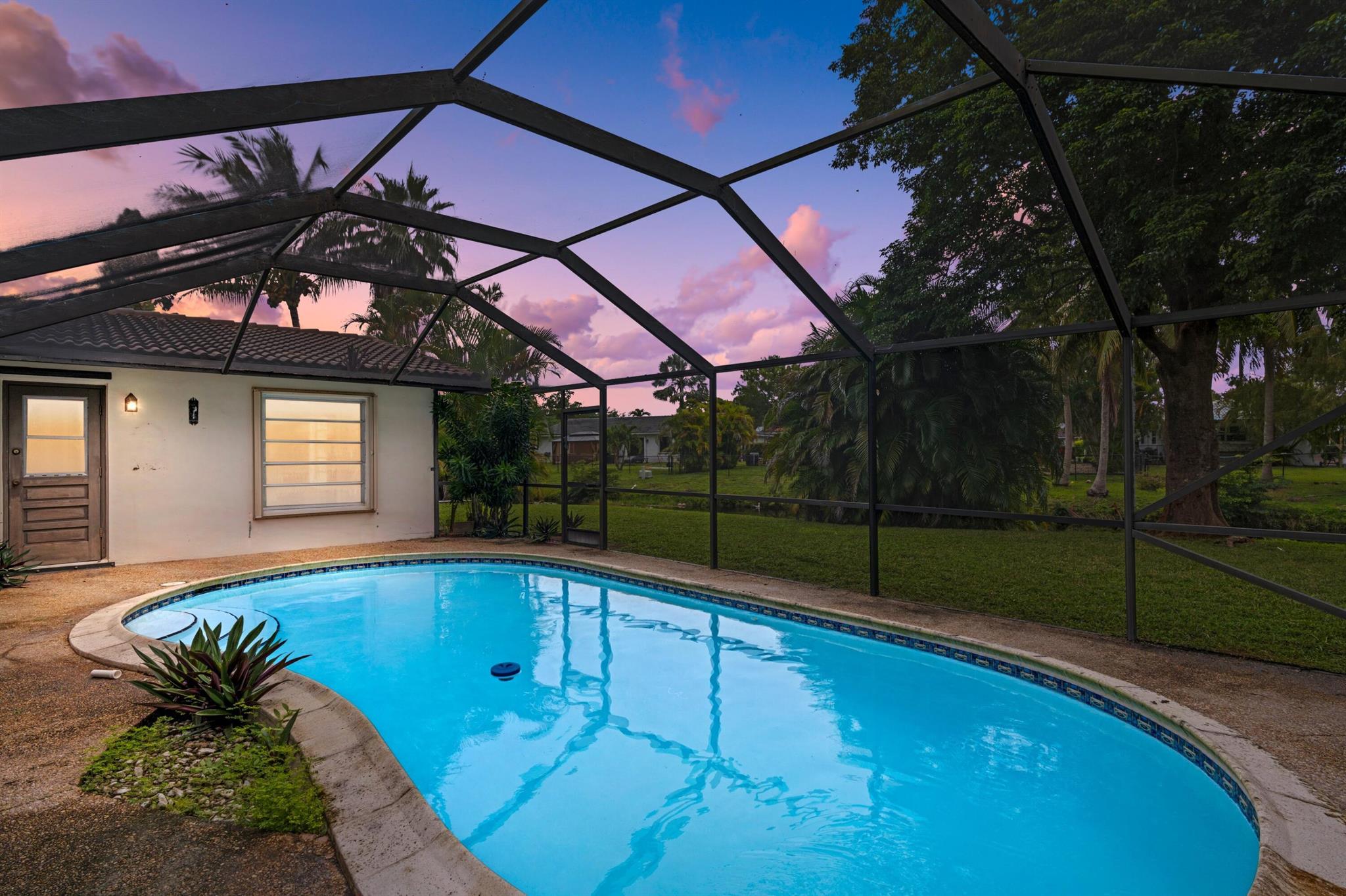 8675 NW 28th Drive, Coral Springs, FL, 33065/$525,000 2 8675 NW 28th Drive