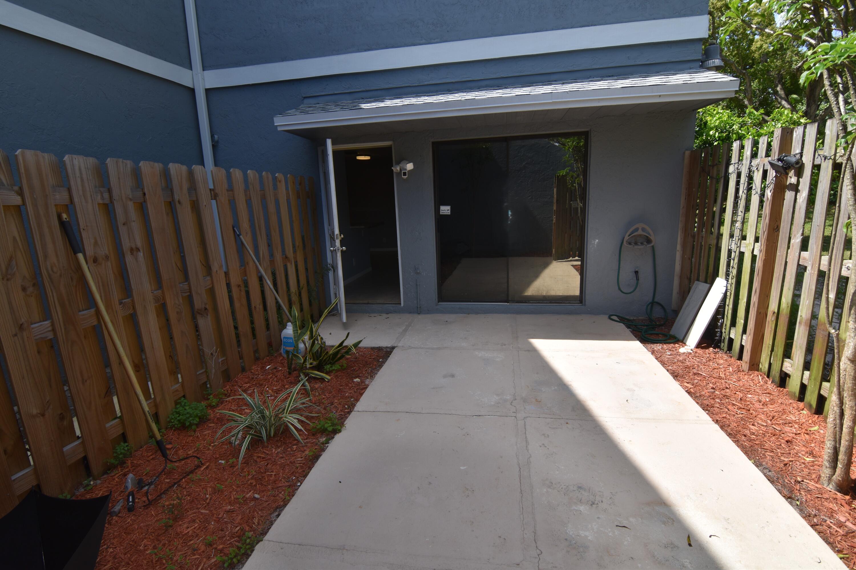 CROSSINGS OF BOYNTON BEACH CONDO - Residential