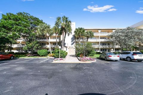 Photo of 2905 Victoria Place #K3, Coconut Creek, FL 33066 (MLS # R11156120)