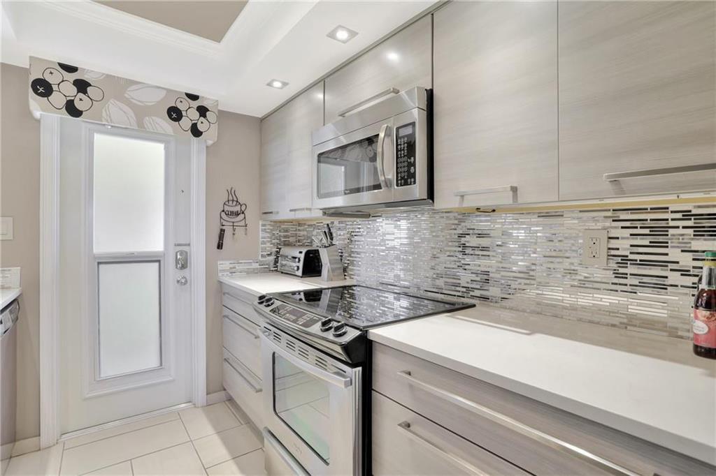 505 N Riverside Drive 4