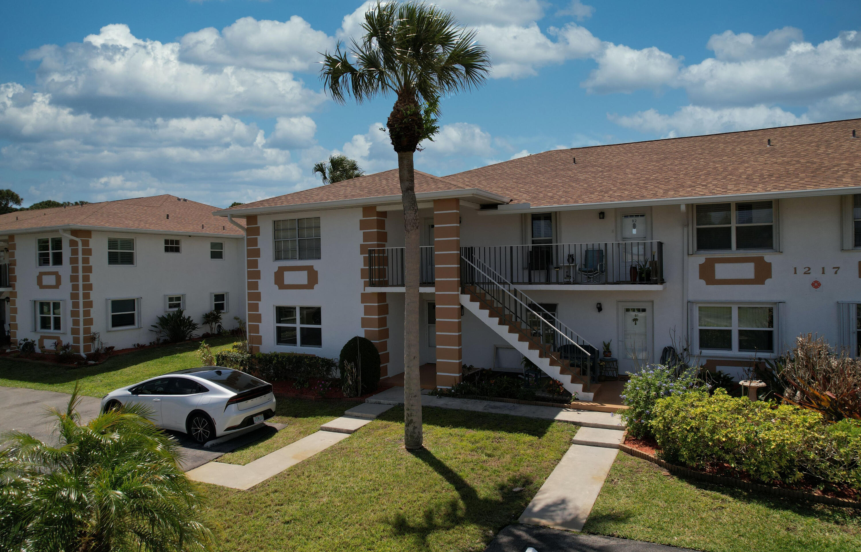 1217 S Lakes End Drive 1