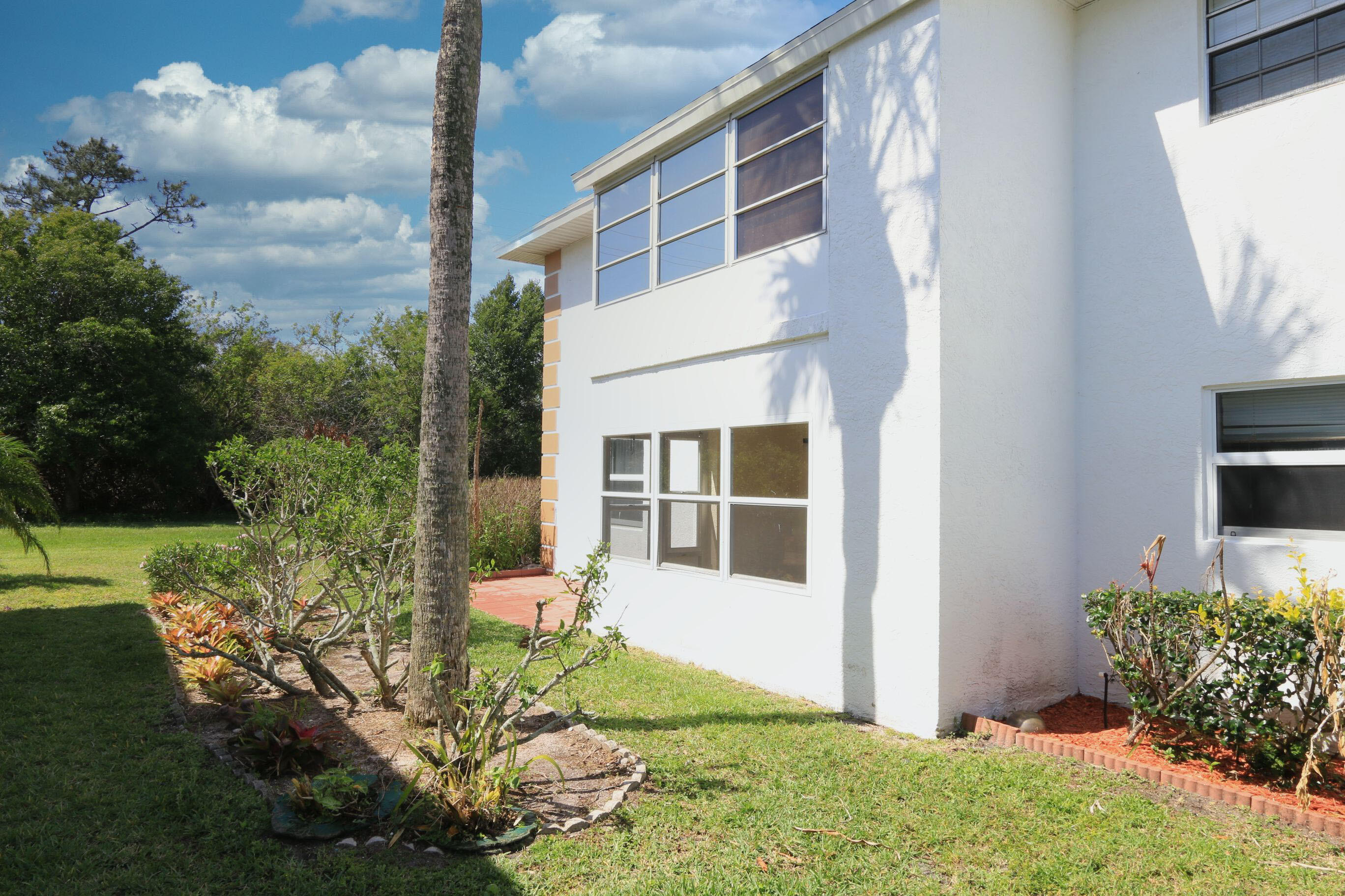 HIGH POINT OF FORT PIERCE CONDOMINIUM SECTION 3 - Residential