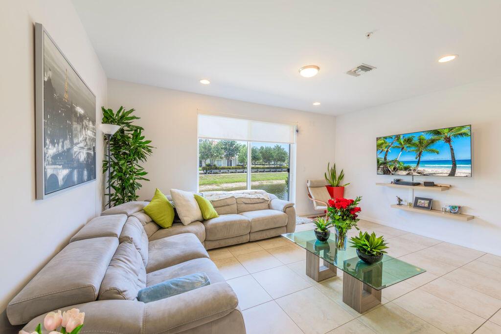 CALABRIA CONDOMINIUM - Residential