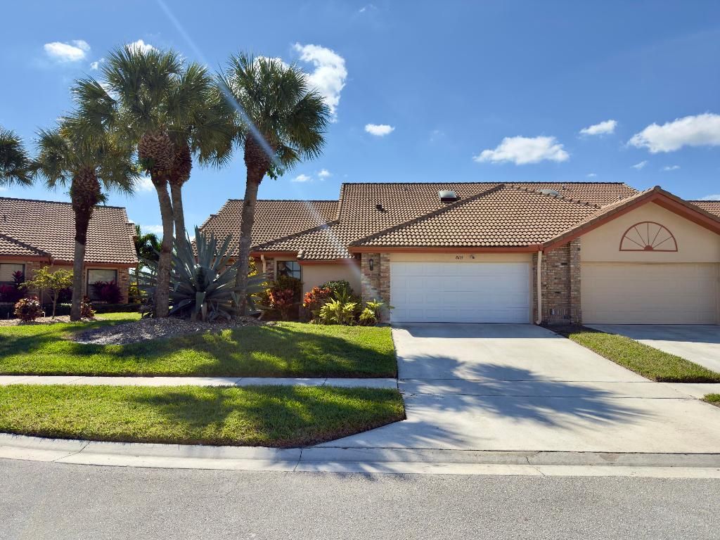Photo of 8491 Heather Place, Boynton Beach, FL 33472 (MLS # R11143165)