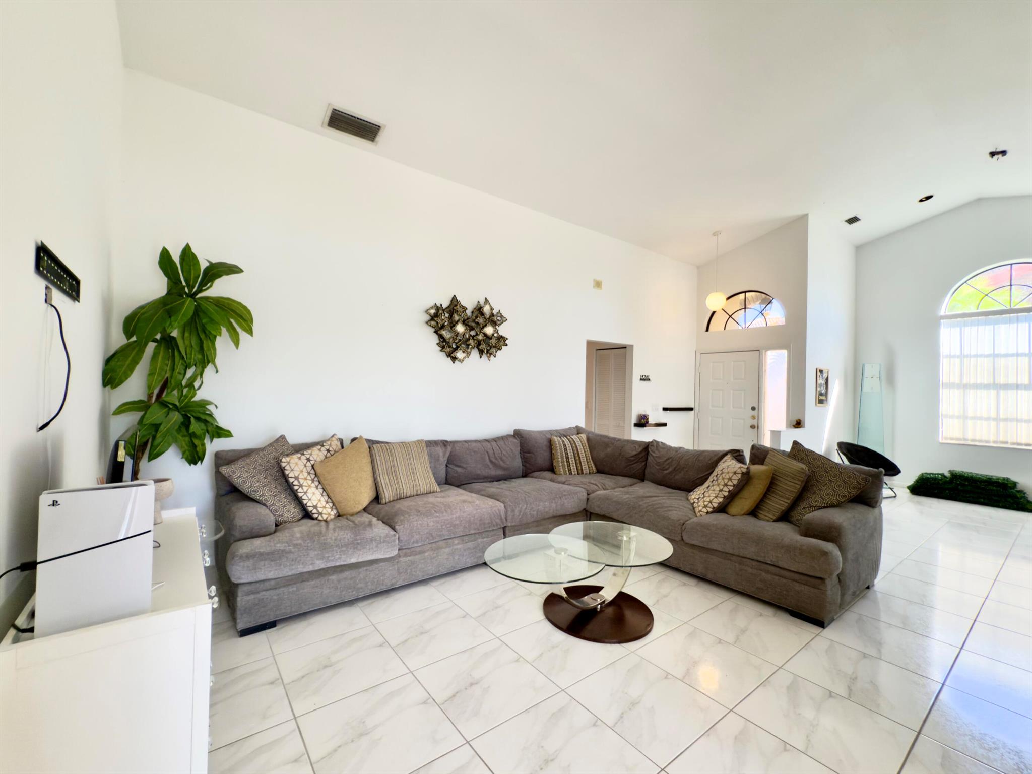 ABERDEEN 12 - Residential