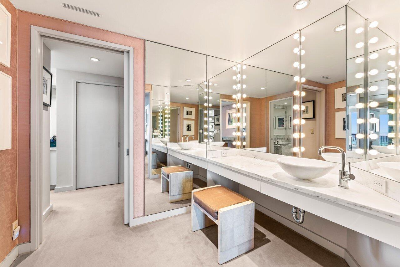 TWO THOUSAND COND AT SLOANS CURVE DECL FILED 12-21 - Residential