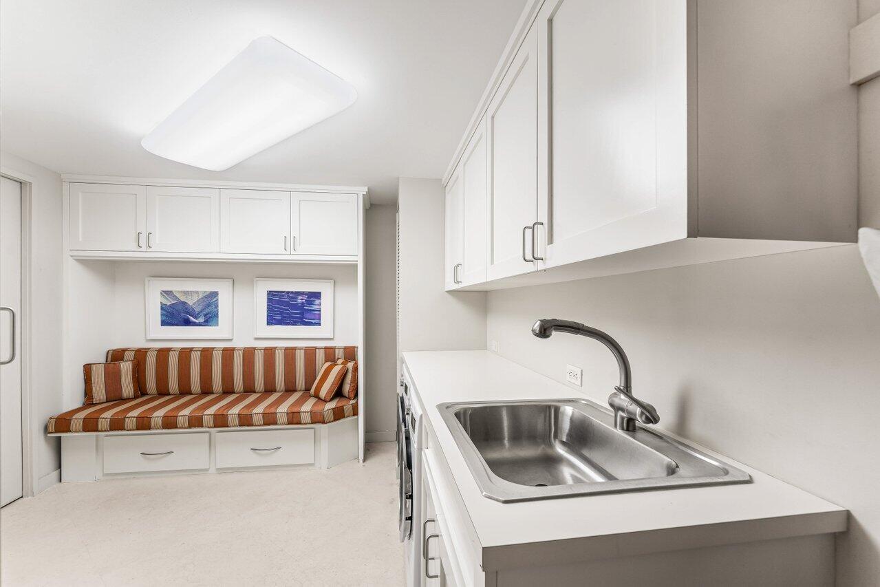 TWO THOUSAND COND AT SLOANS CURVE DECL FILED 12-21 - Residential