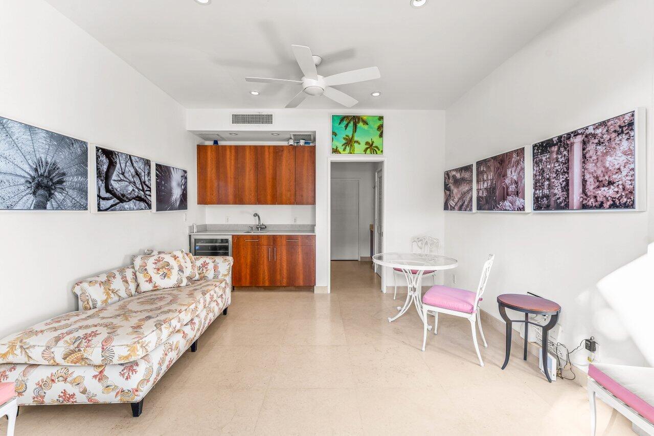 TWO THOUSAND COND AT SLOANS CURVE DECL FILED 12-21 - Residential