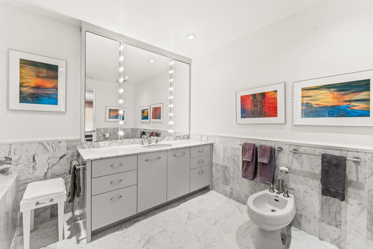 TWO THOUSAND COND AT SLOANS CURVE DECL FILED 12-21 - Residential