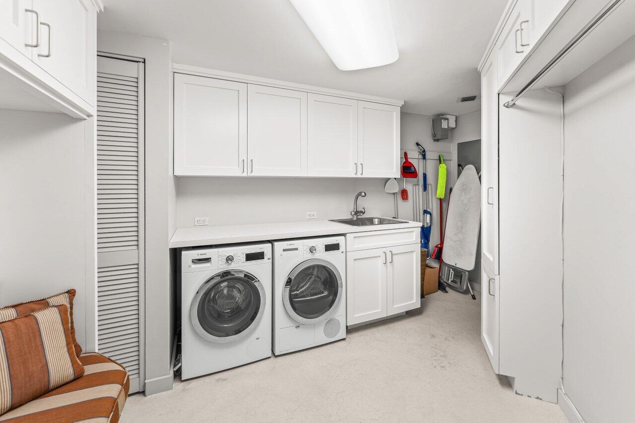 TWO THOUSAND COND AT SLOANS CURVE DECL FILED 12-21 - Residential