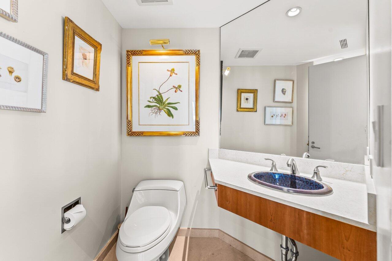 TWO THOUSAND COND AT SLOANS CURVE DECL FILED 12-21 - Residential