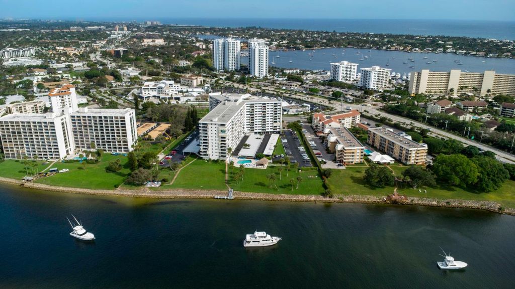 Photo of 336 Golfview Road #405, North Palm Beach, FL 33408 (MLS # R10949908)