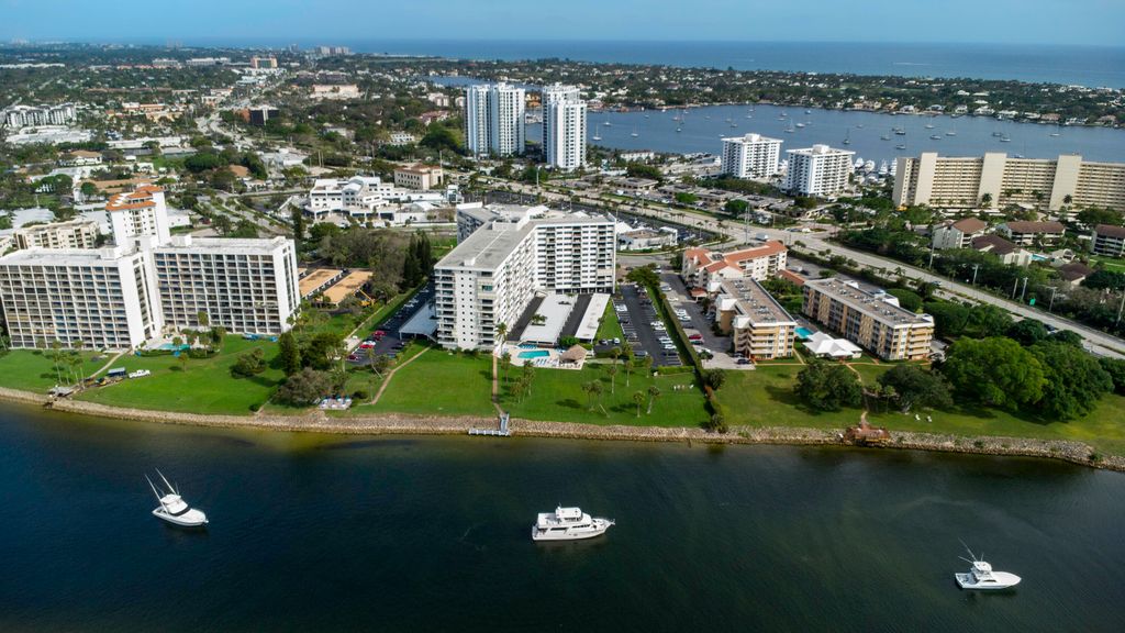 Photo of 336 Golfview Road #405, North Palm Beach, FL 33408 (MLS # R10949908)