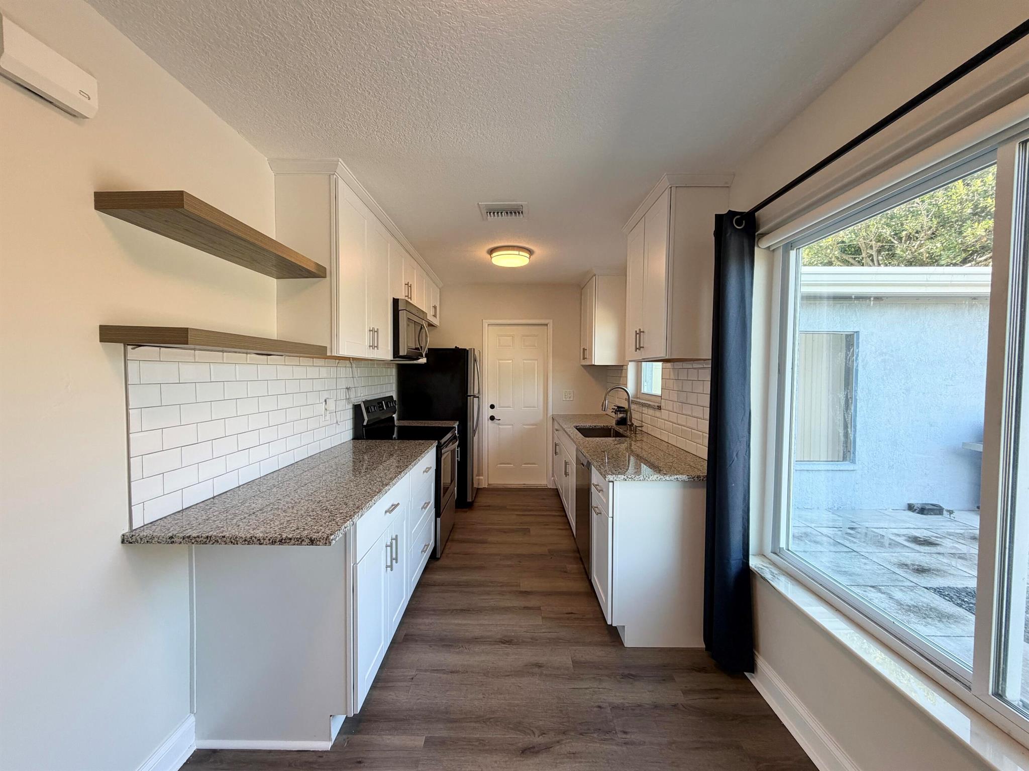 LAKE OSBORNE ESTATES 4 - Residential Lease