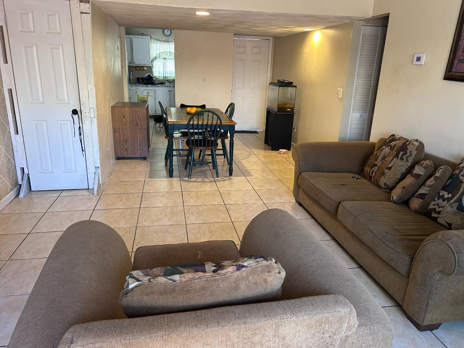 View photos, virtual tours, details... 1871 Abbey Road 19a