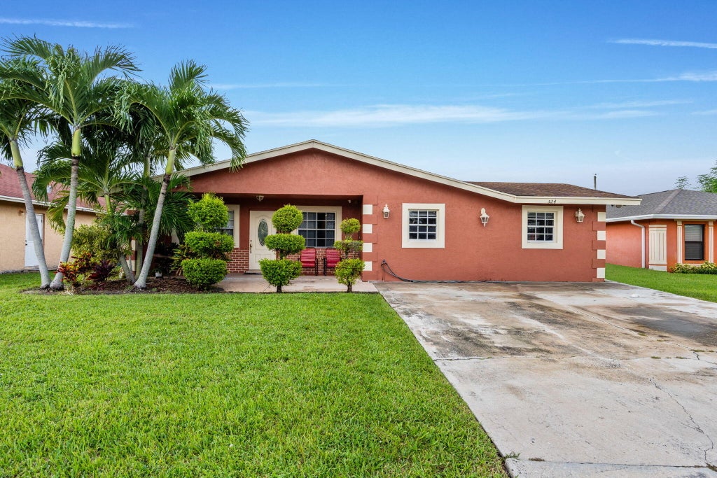 Photo of 524 NW 9th Avenue, Boynton Beach, FL 33435 (MLS # B26079759)
