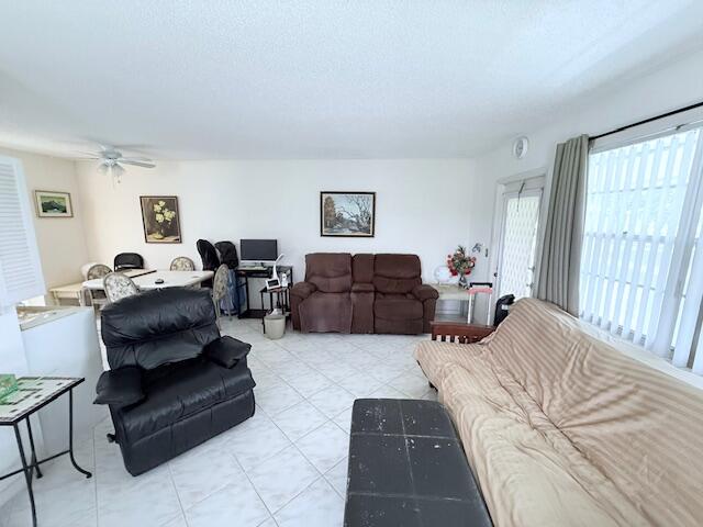 UPMINSTER B CONDO - Residential