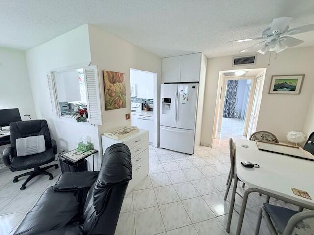 UPMINSTER B CONDO - Residential